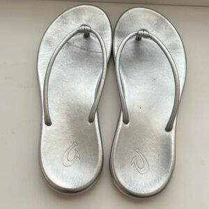 OluKai Huawai silver sandal